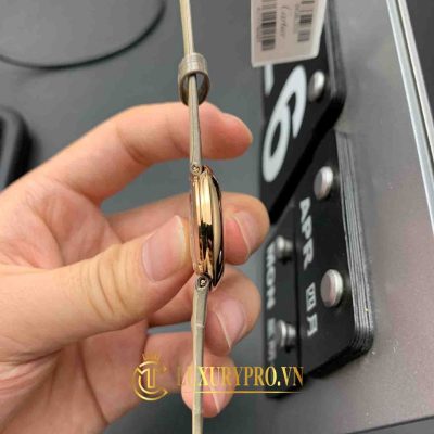 dong ho cartier nu mat tron 4