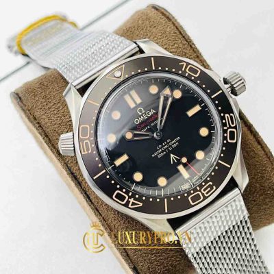 Đồng Hồ Nam Omega Seamaster Black Dial 210.92.42.20.01.001 dong ho thuy sy omega 3
