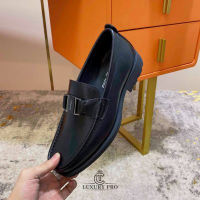 Giày Loafer Salvatore Ferragamo Da Trơn Mặt Khuy In Tên giay ferragamo 8 2