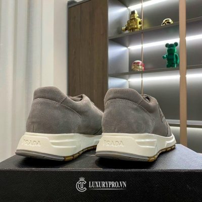 Giày Prada Nam Dáng Thể Thao Da Lộn Màu Ghi Xám giay prada 3 2