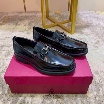Giày Loafer Salvatore Ferragamo Da Bóng Gancini Vàng Đen giay salvatore ferragamo authentic 4 1
