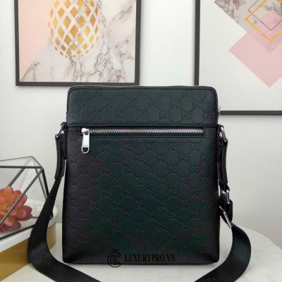 Túi đeo chéo nam Gucci họa tiết Guccissima chữ vàng tui deo cheo nam gucci 1