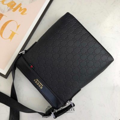 Túi đeo chéo nam Gucci họa tiết Guccissima chữ vàng tui deo cheo nam gucci 4