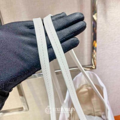 Túi xách tay Prada nữ màu trắng Vip tui prada 3 4
