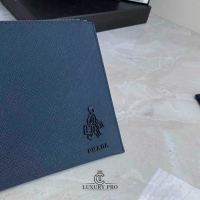 Clutch nam Prada màu xanh logo đen vi da nam prada 5 1