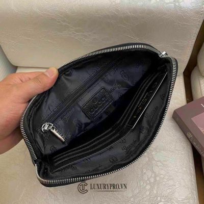 Clutch Gucci nam màu đen da sần logo nổi vi gucci nam 1