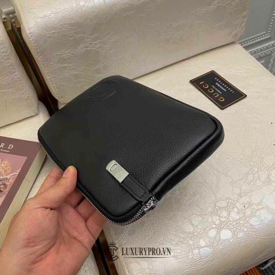 Clutch Gucci nam màu đen da sần logo nổi vi gucci nam 3