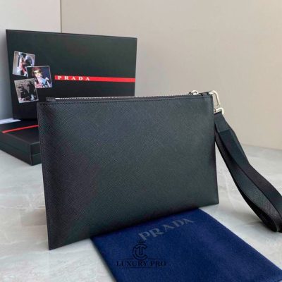 Clutch Prada đen phối khóa zip kim loại vi nam prada 1