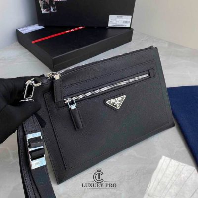Clutch Prada đen phối khóa zip kim loại vi nam prada 4