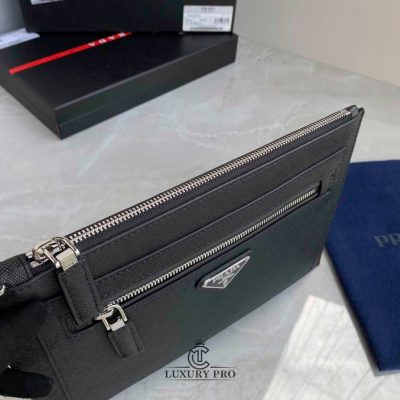 Clutch Prada đen phối khóa zip kim loại vi nam prada 7