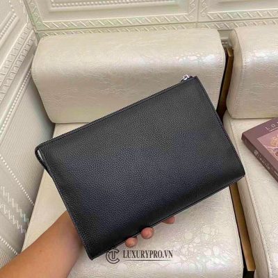 Clutch Prada màu đen da sần logo kim loại vi prada nam 1 2