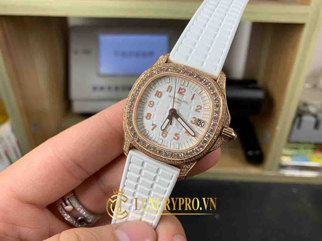 Đồng hồ nữ mặt vuông đính đá Patek Philippe Aquanaut White Gold 5069R-001 Diamond. Ảnh: luxurypro.vn