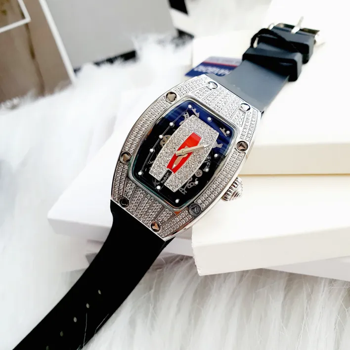 Đồng hồ nữ mặt vuông đính đá Richard Mille RM007 vàng trắng PVD. Ảnh: DWatch