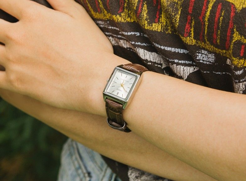 Đồng hồ nữ Versace mặt vuông size 30x30mm