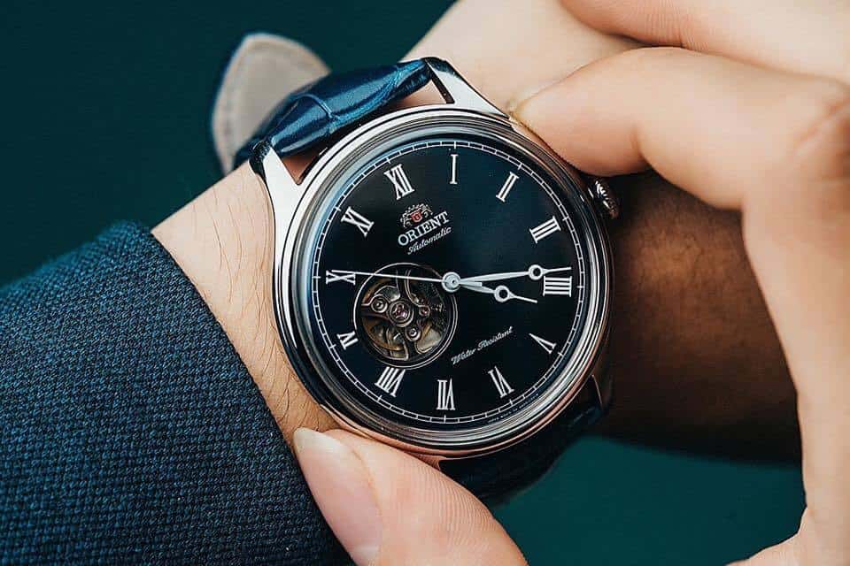 Tại sao không nên đeo đồng hồ tay trái - Hàng Hiệu Siêu Cấp Luxury Pro tại sao không nên đeo đồng hồ tay trái