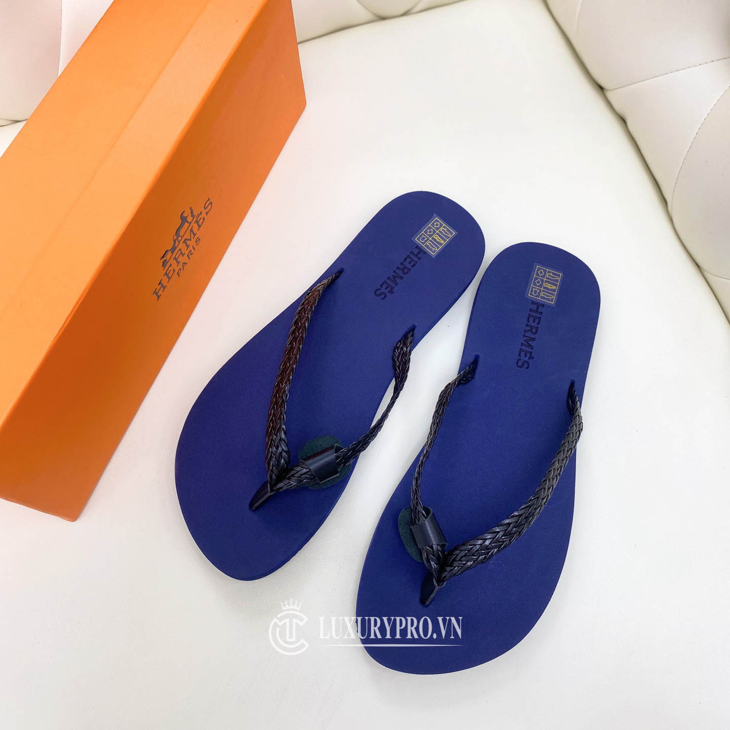Dép kẹp Hermes màu xanh navy dây đen phiên bản cao cấp Dép kẹp Hermes màu xanh navy dây đen phiên bản cao cấp