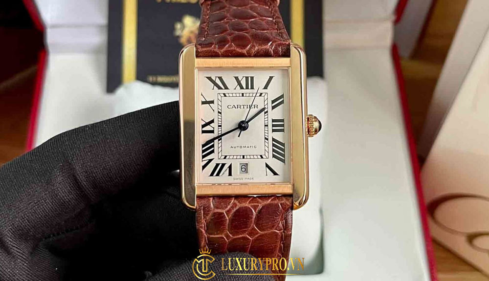 Khách hàng mua đồng hồ Cartier Fake 1:1 tại Hà Nội