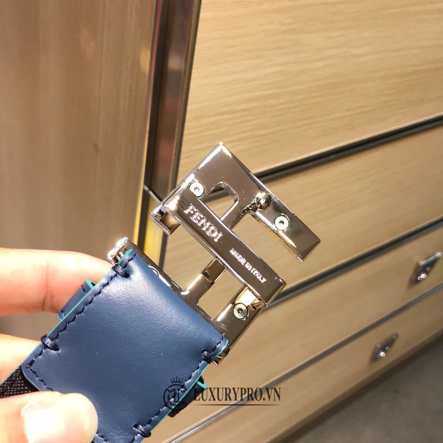 Thắt lưng Fendi nam mặt xanh dây da trơn hàng hiệu siêu cấp Thắt lưng Fendi nam mặt xanh dây da trơn hàng hiệu siêu cấp