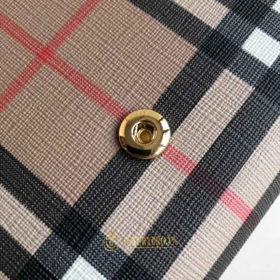 vi cam tay burberry nu hang hieu 7