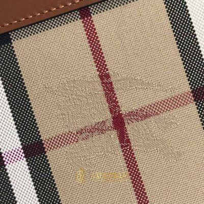 vi dai cam tay nu burberry 2