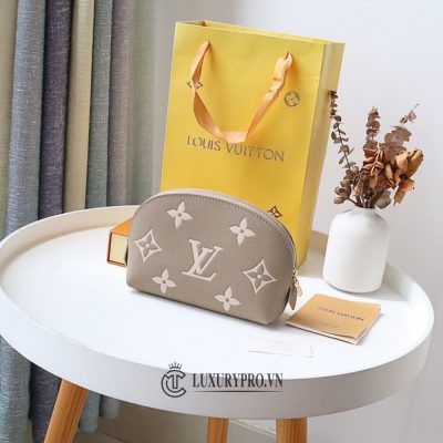 vi nu louis vuitton 1