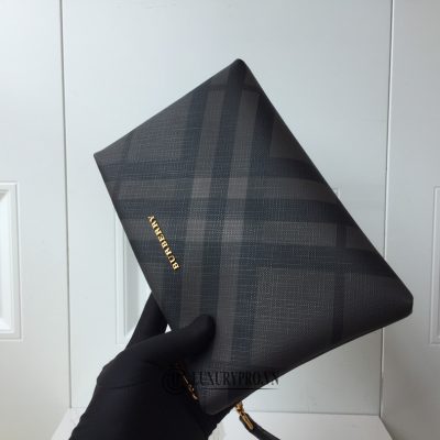 clutch burberry 8