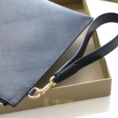 clutch burberry gia re 1