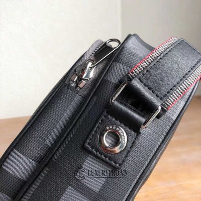 tui deo cheo burberry 2