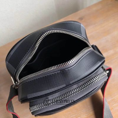 tui deo cheo burberry 5