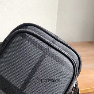tui deo cheo burberry 7