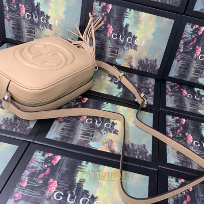 tui deo cheo gucci nu 1