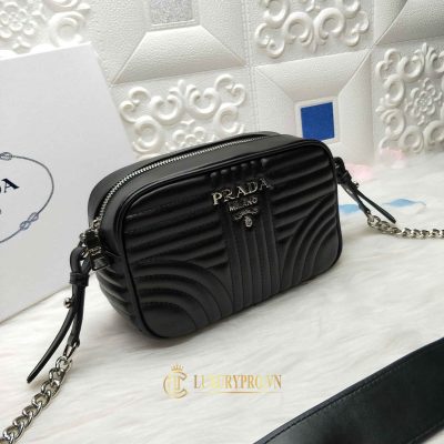 tui deo cheo prada 1 3