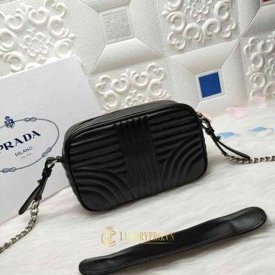 tui deo cheo prada 2 3