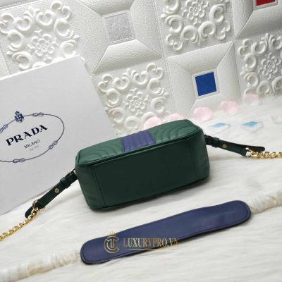 tui deo cheo prada 4 1