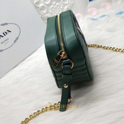 tui deo cheo prada 5 1