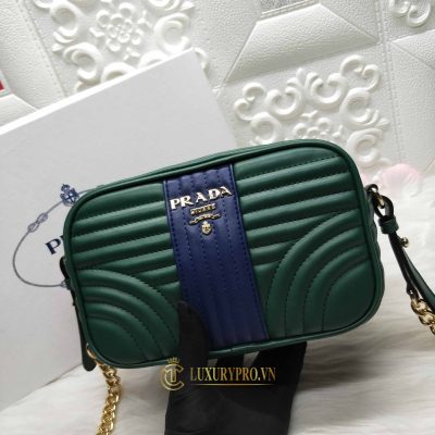 tui deo cheo prada 7 1