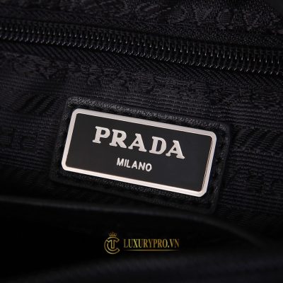 tui deo cheo prada nam 1 4