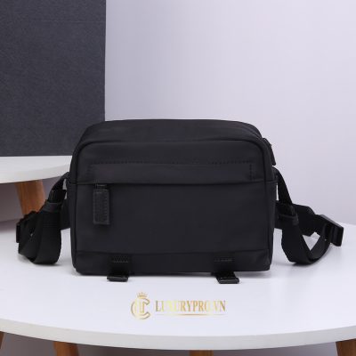 tui deo cheo prada nam 2 4