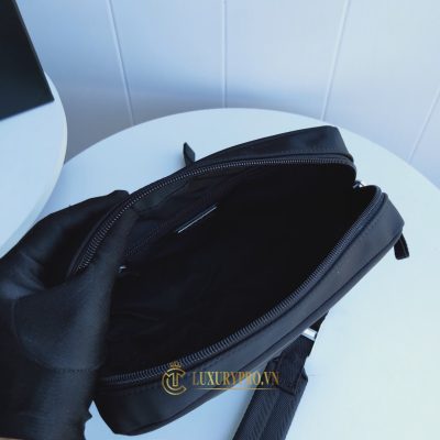 tui deo cheo prada nam 3