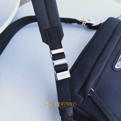 tui deo cheo prada nam 4