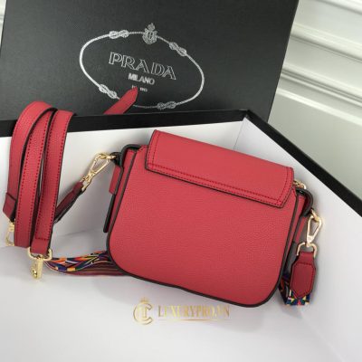 tui nu deo cheo prada 4 2