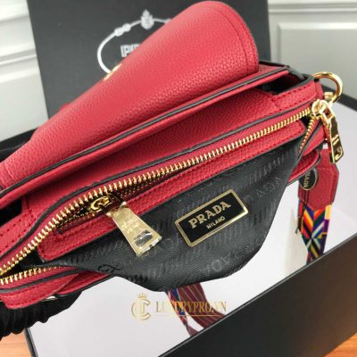 tui nu deo cheo prada 7 1