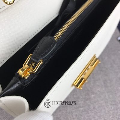 tui prada deo cheo gia tot 8