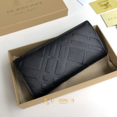 vi burberry nam gia re 1