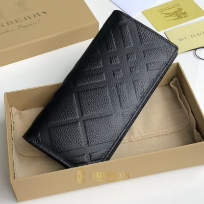 vi burberry nam gia re 2