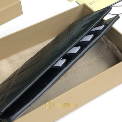 vi burberry nam gia re 8