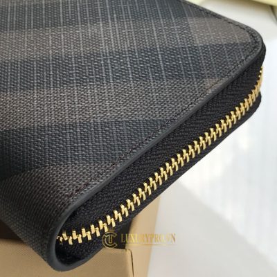 vi cam tay burberry 1