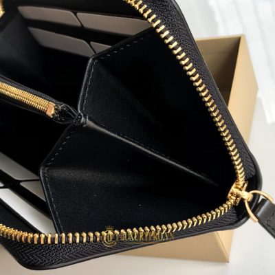 vi cam tay burberry 2