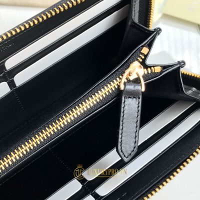 vi cam tay burberry 3