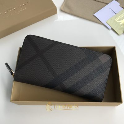 vi cam tay burberry 5